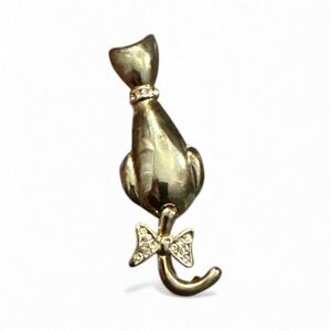 Elegant Gold Tone Cat Brooch with Rhinestone Accents & Moving Tail